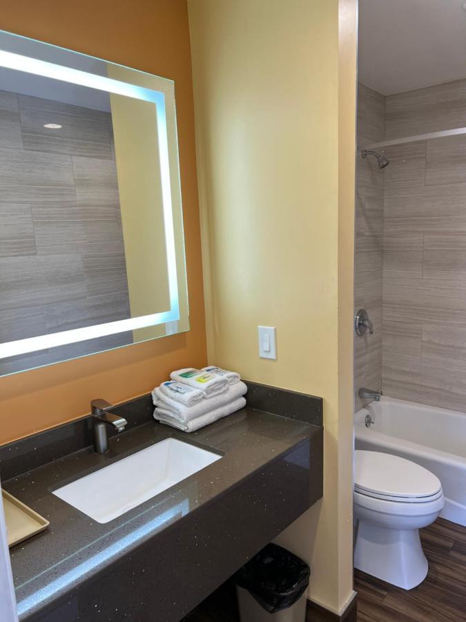 Walnut Inn & Suites West Covina Dış mekan fotoğraf