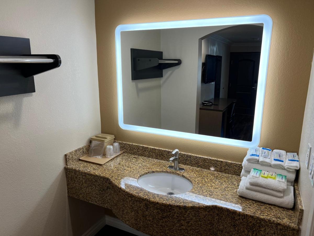 Walnut Inn & Suites West Covina Dış mekan fotoğraf