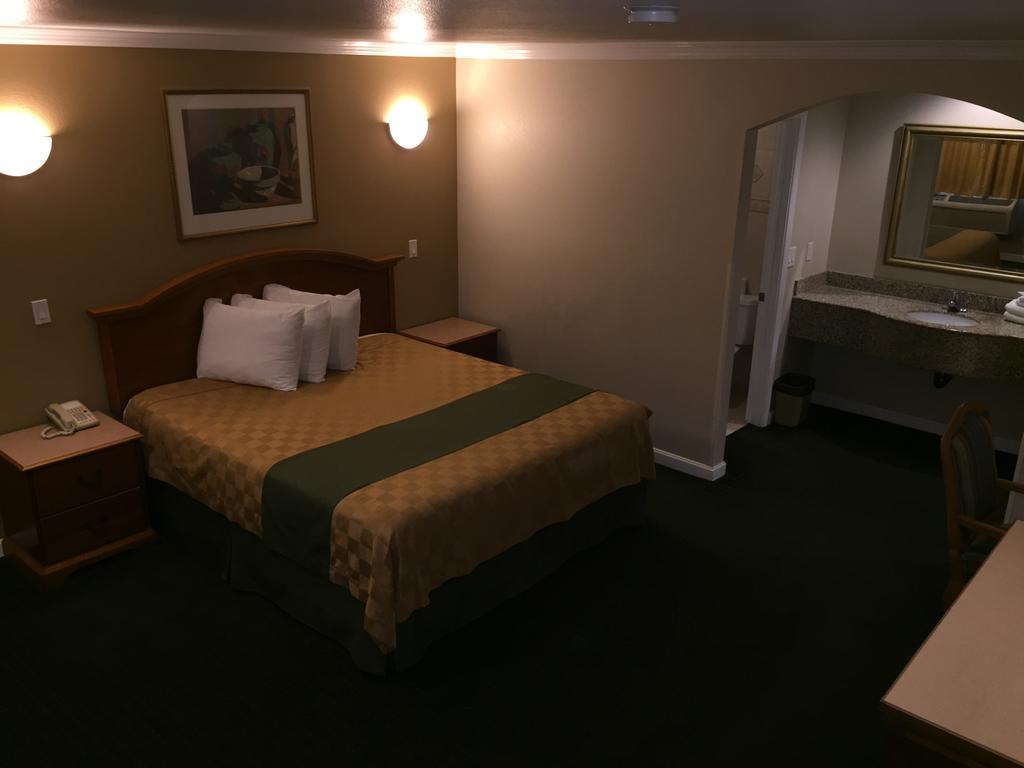 Walnut Inn & Suites West Covina Dış mekan fotoğraf