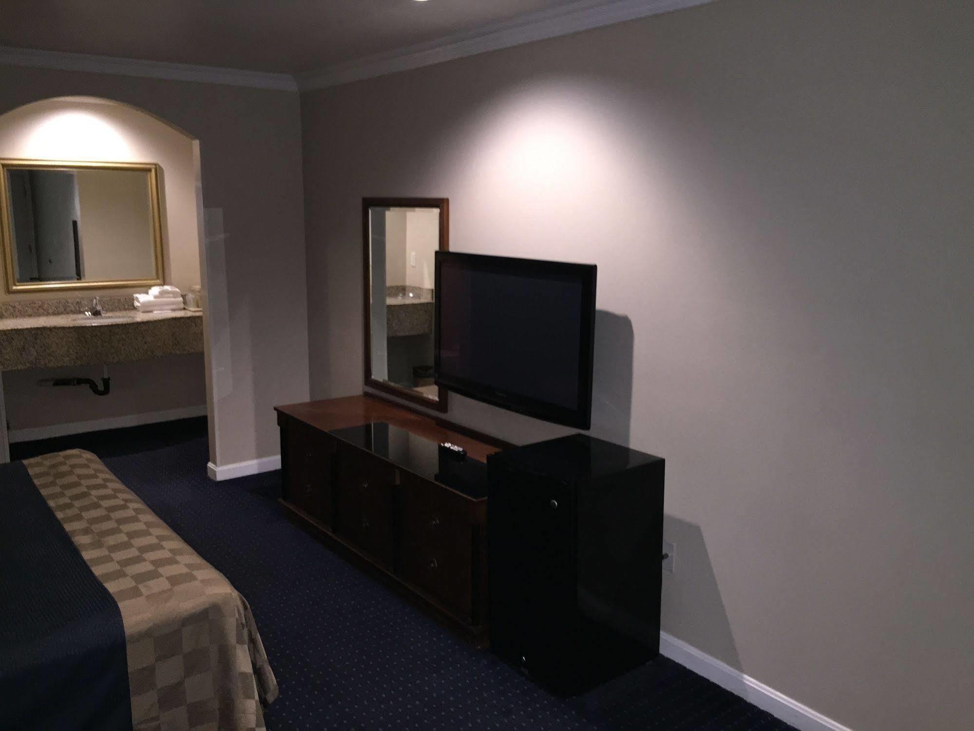 Walnut Inn & Suites West Covina Dış mekan fotoğraf