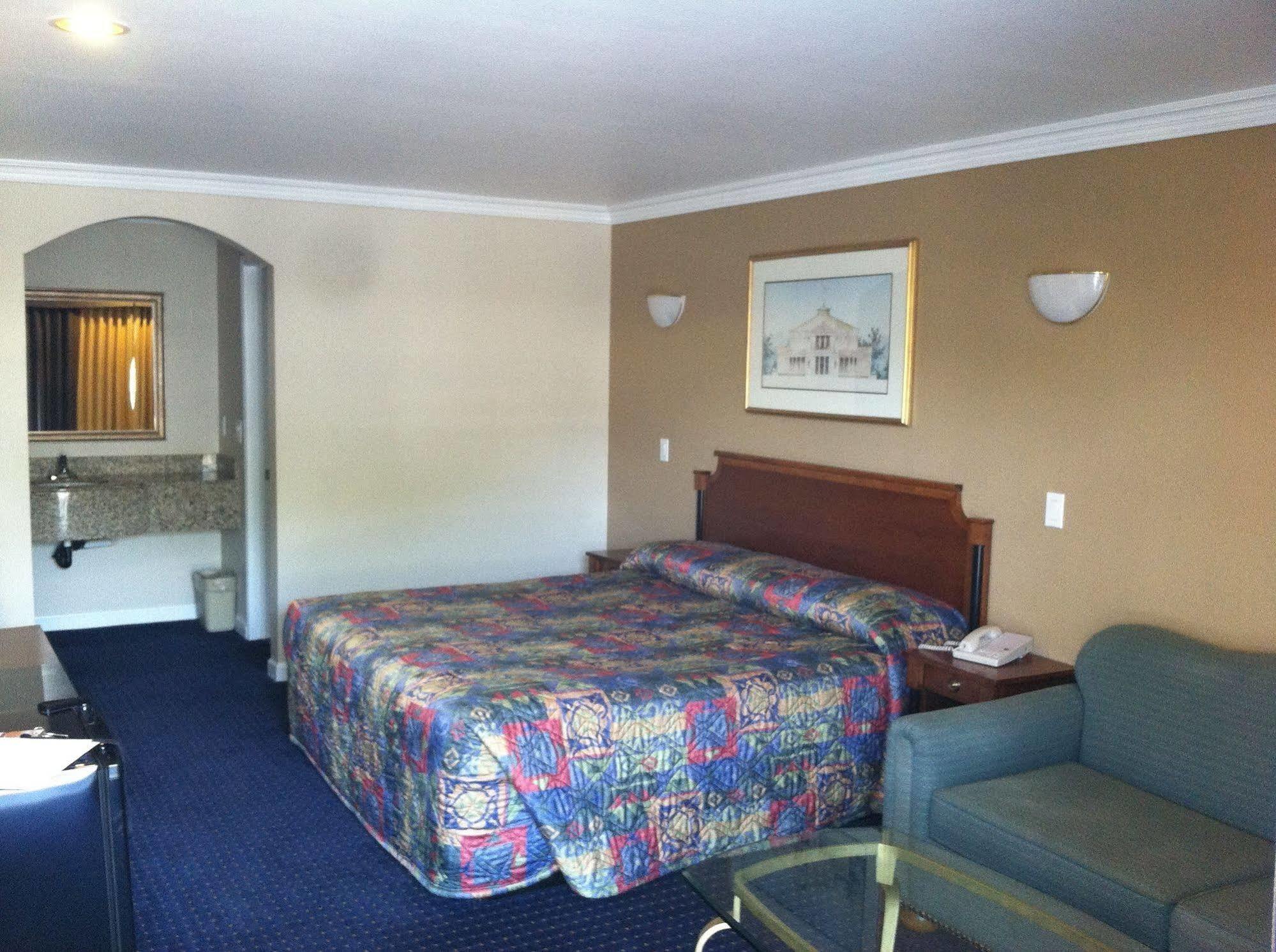 Walnut Inn & Suites West Covina Dış mekan fotoğraf