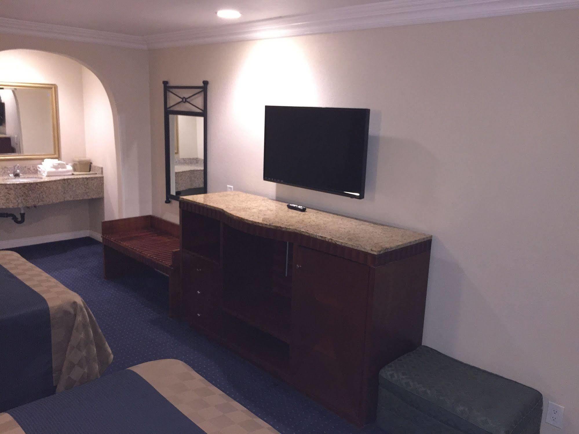 Walnut Inn & Suites West Covina Dış mekan fotoğraf