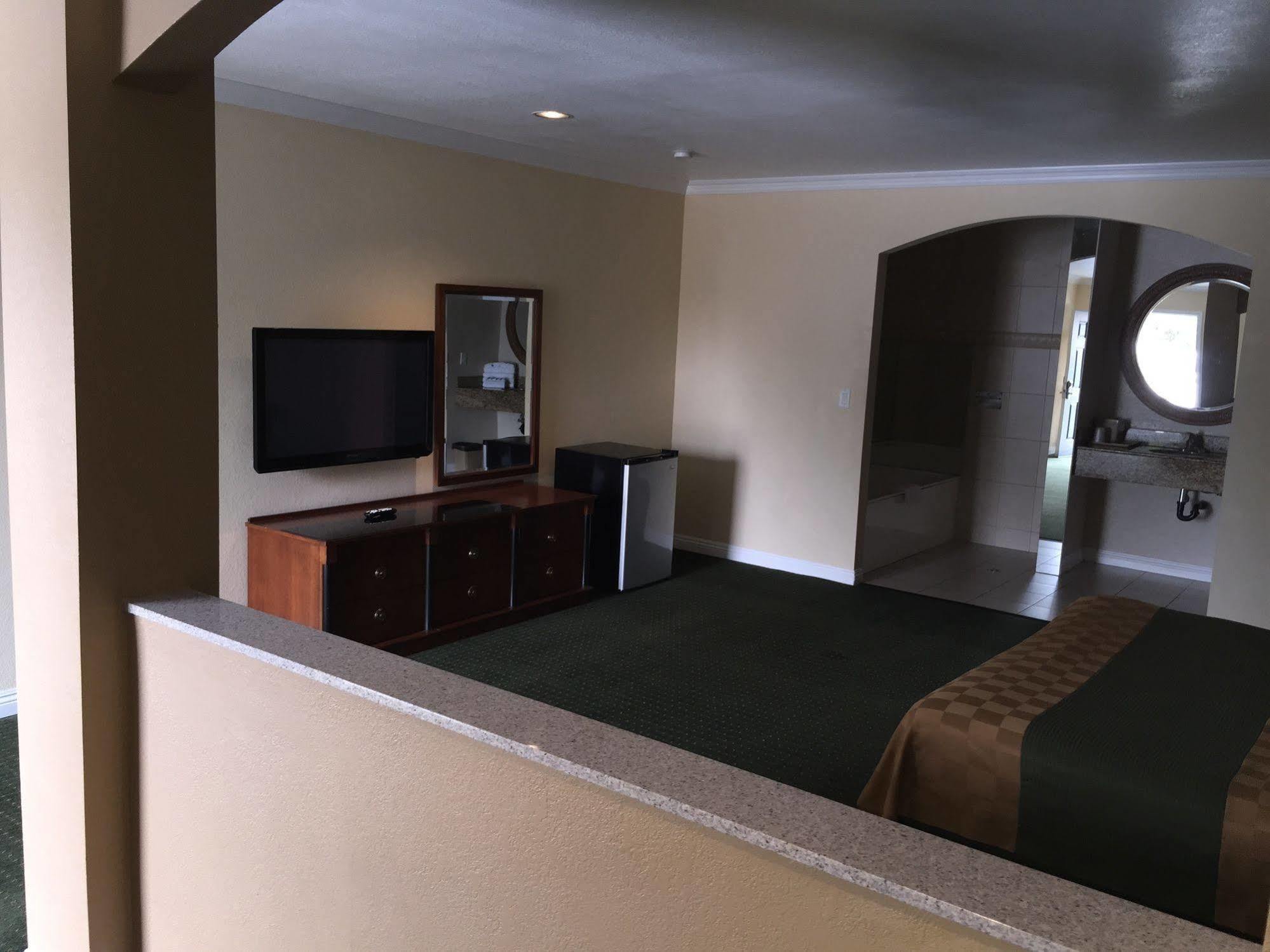 Walnut Inn & Suites West Covina Dış mekan fotoğraf