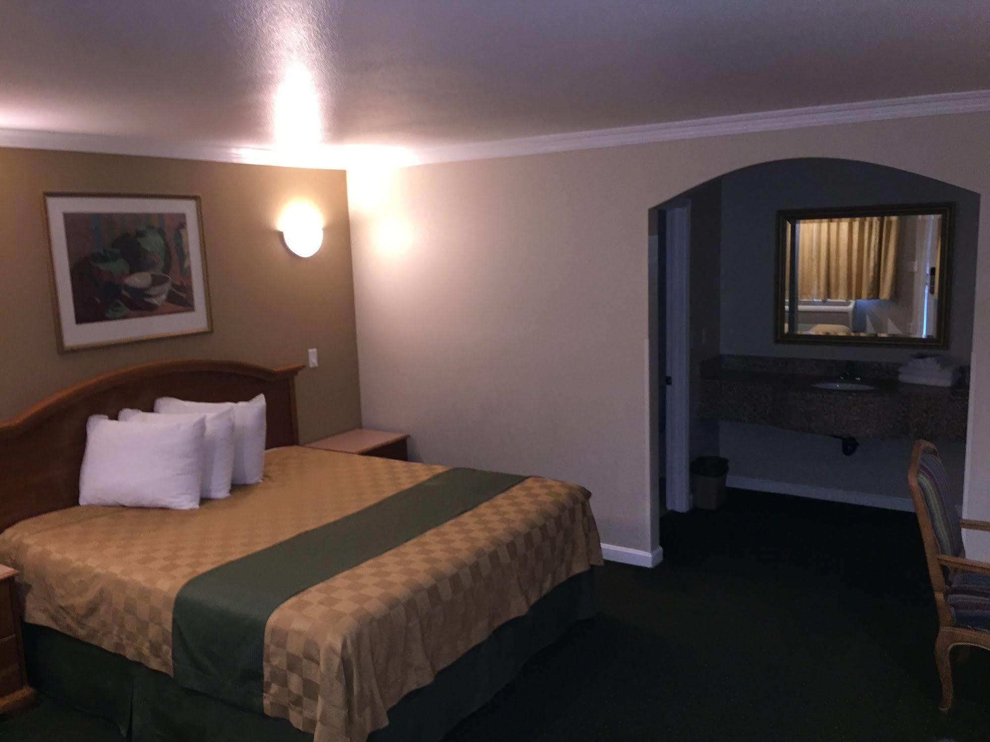 Walnut Inn & Suites West Covina Dış mekan fotoğraf