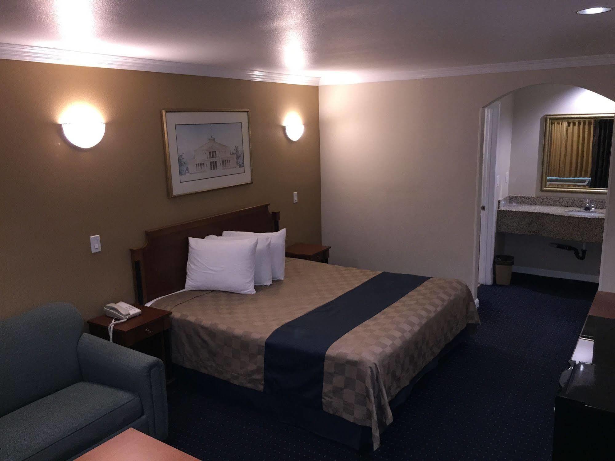 Walnut Inn & Suites West Covina Dış mekan fotoğraf